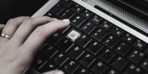 Read more about the article How to Fix a Broken Laptop Key