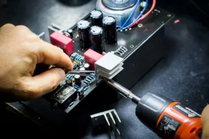 Read more about the article <strong>How to Choose the Best Computer Repair Service: The Cost, Alternatives, and Expertise</strong>